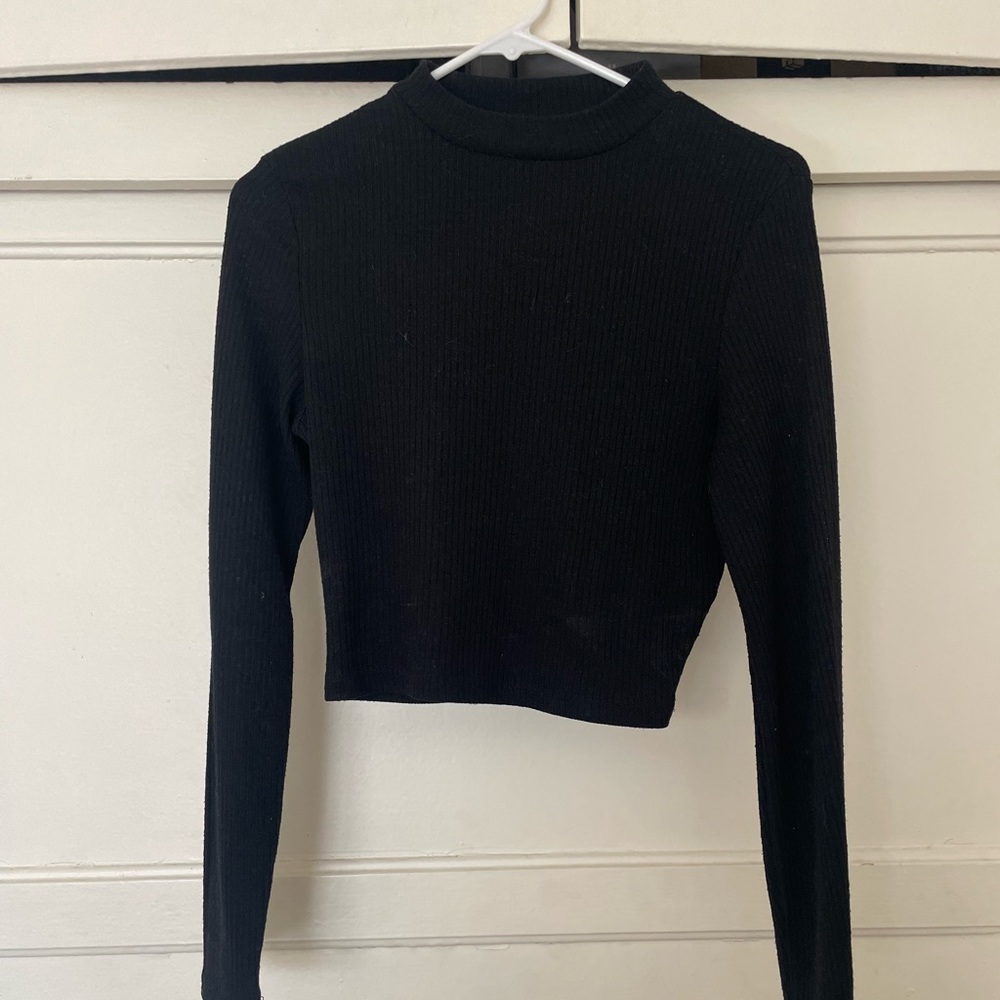 Black crop long sleeve sweater
